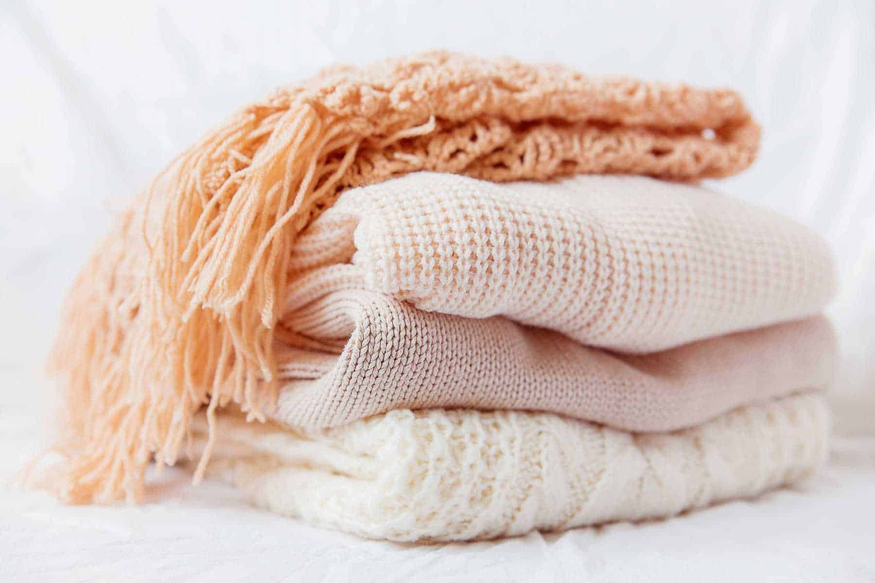 Cách giặt khăn choàng cổ bằng len không nhão, không xơ