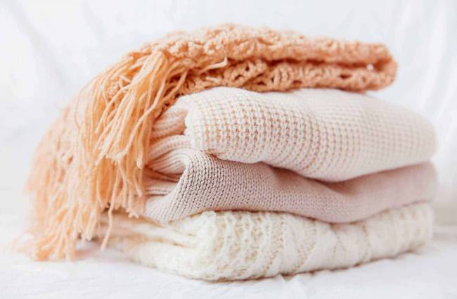 Cách giặt khăn choàng cổ bằng len không nhão, không xơ