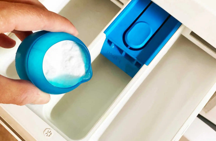 Muối nở có thể diệt khuẩn và đánh bay mảng bám trong lồng giặt | Cleanipedia