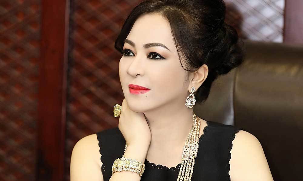 Bà Nguyễn Phương Hằng vẫn chưa nguôi ngoai câu chuyện làm từ thiện của giới nghệ sĩ, tiếp tục 'khịa gắt' 1 Bà Nguyễn Phương Hằng vẫn chưa nguôi ngoai câu chuyện làm từ thiện của giới nghệ sĩ, tiếp tục 'khịa gắt' 1