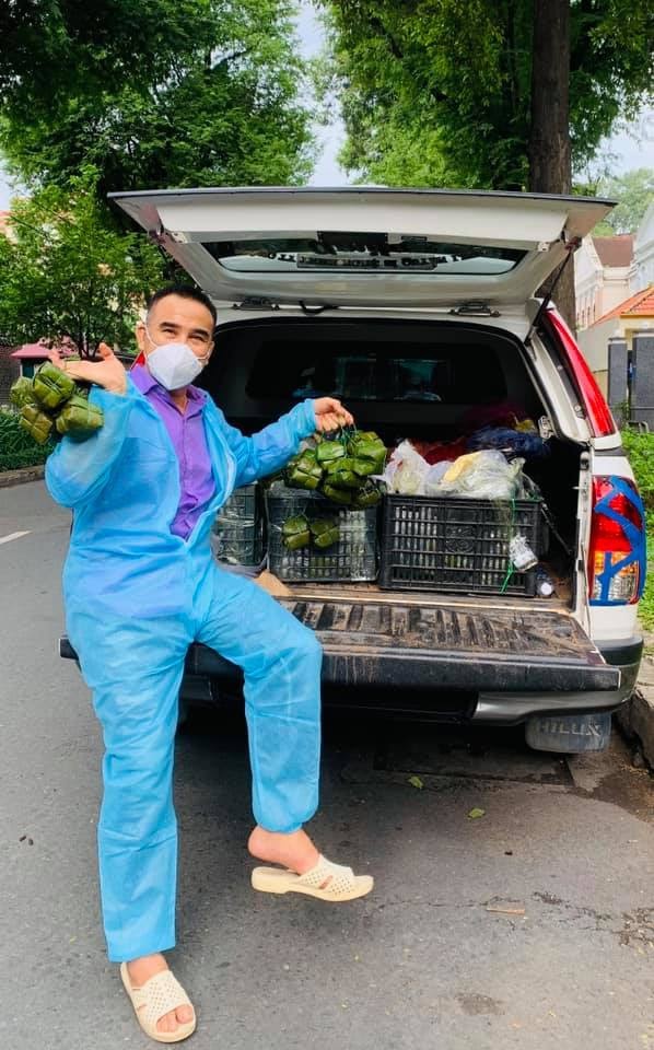 Bà Nguyễn Phương Hằng vẫn chưa nguôi ngoai câu chuyện làm từ thiện của giới nghệ sĩ, tiếp tục 'khịa gắt' 3 Bà Nguyễn Phương Hằng vẫn chưa nguôi ngoai câu chuyện làm từ thiện của giới nghệ sĩ, tiếp tục 'khịa gắt' 3