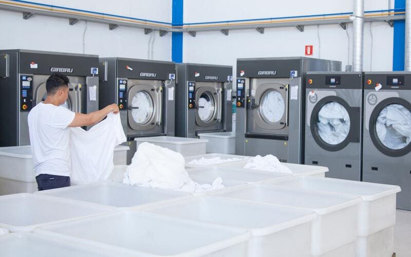 Tiệm giặt ủi hấp sấy Laundry USA quận Bình Thạnh  Laundry Service