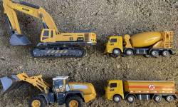 xe-nang-xay-dung-di-tim-va-cuu-ho-cac-thiet-bi-nang-o-cat--construction-vehicles-in-the-mud